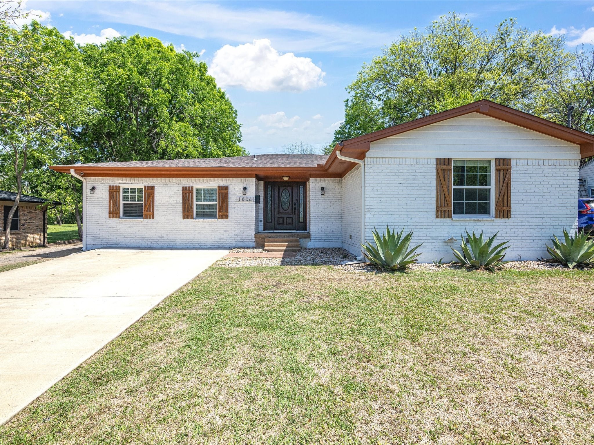 1806 N Preston Street Ennis TX 75119