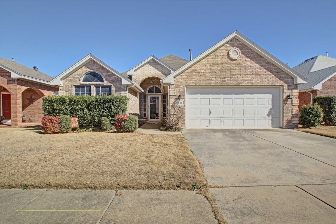 925 Churchhill Drive Saginaw TX 76131
