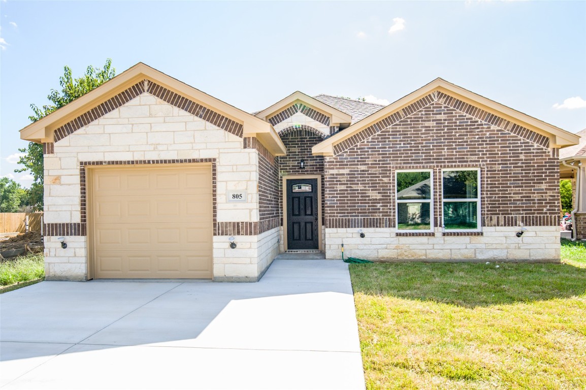 805 Merriot Street Ennis TX 75119