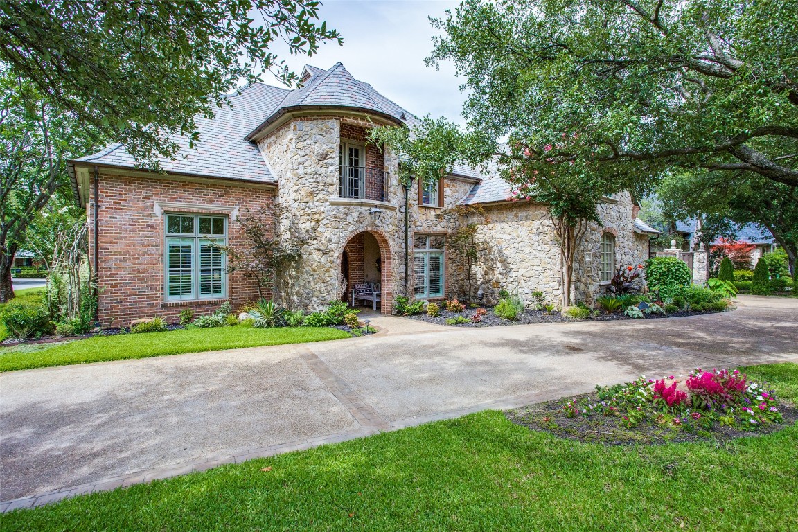 5878 Lakehurst Avenue Dallas TX 75230
