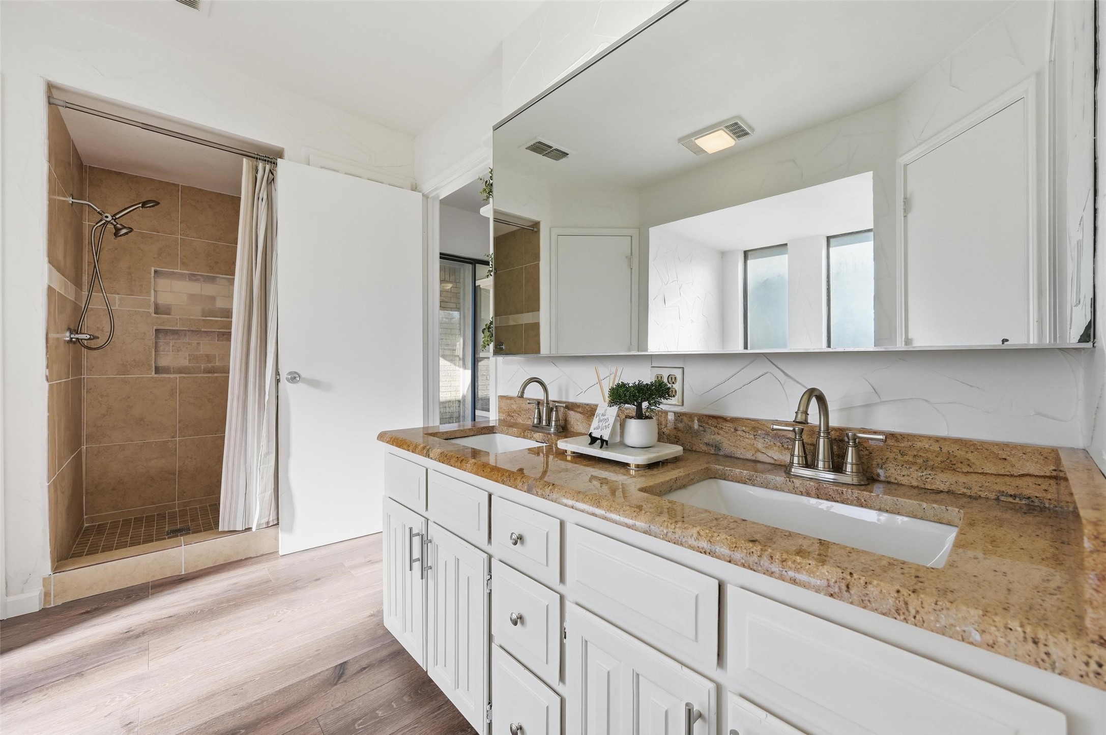 5011 Prairieview Court S Arlington TX 76017