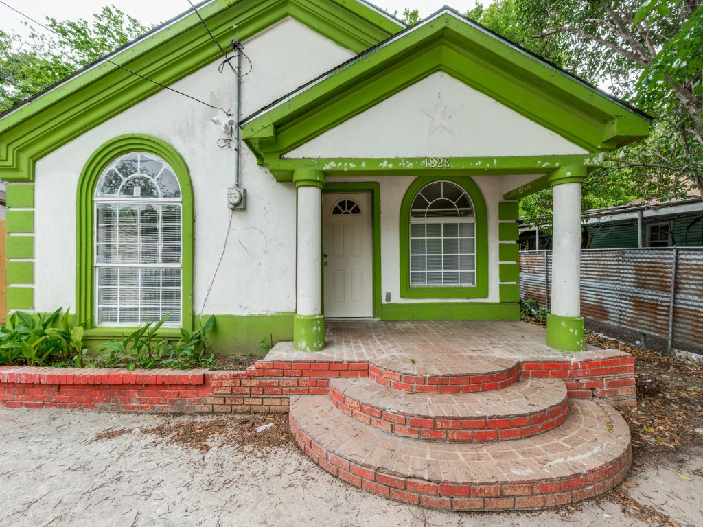 1228 Valley Street Dallas TX 75203