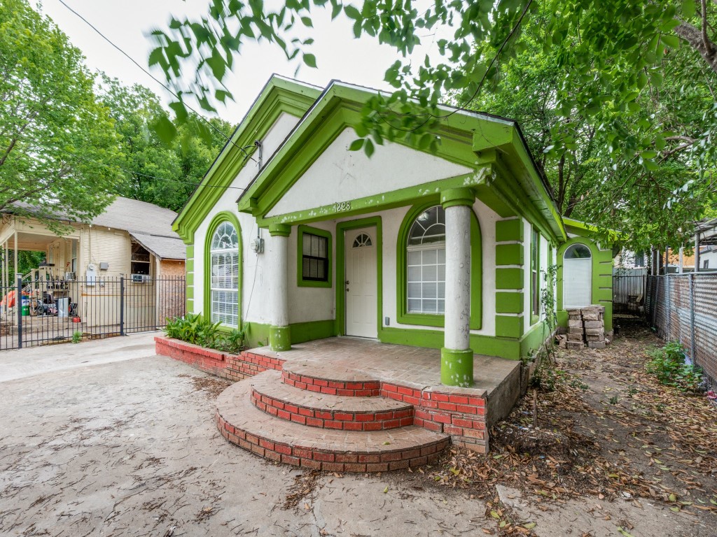 1228 Valley Street Dallas TX 75203