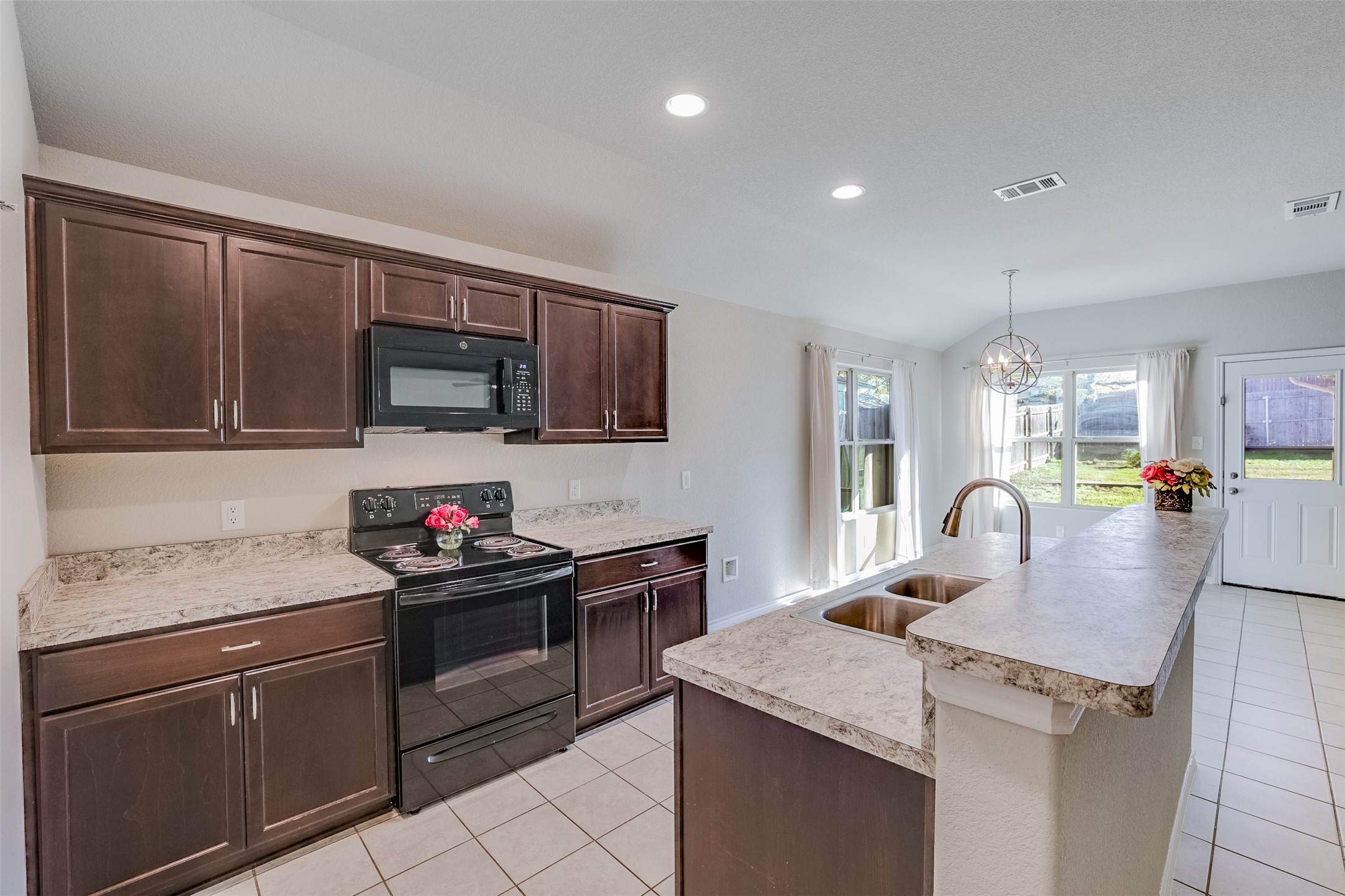 5527 Diaz Avenue Fort Worth TX 76107