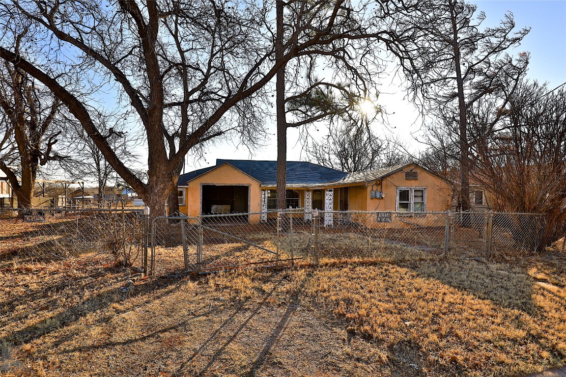 709 Pease Street Sweetwater TX 79556