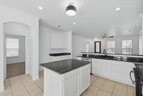 924 Charleston Lane Savannah TX 76227