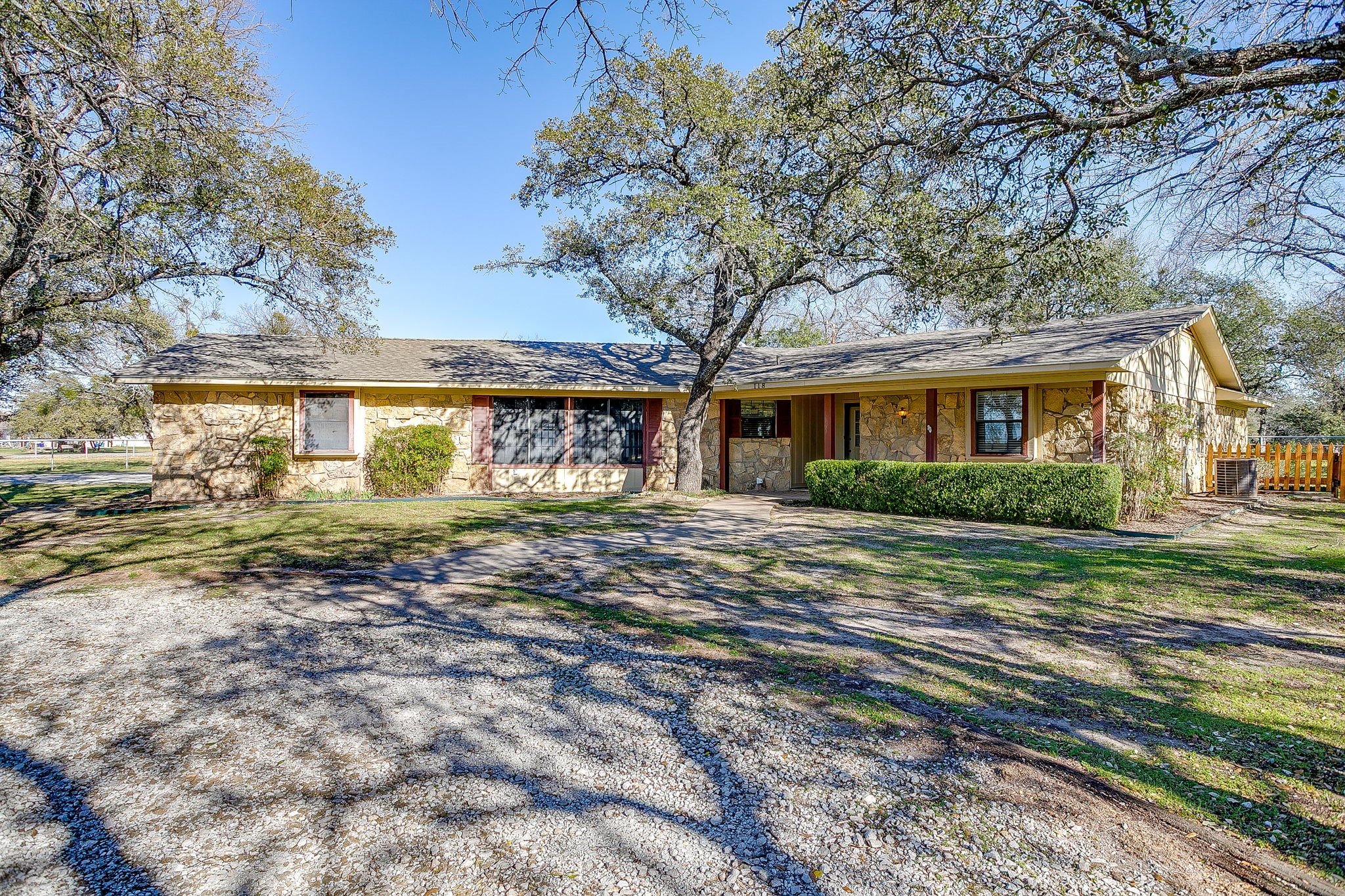 118 Woodcrest Street Weatherford TX 76087