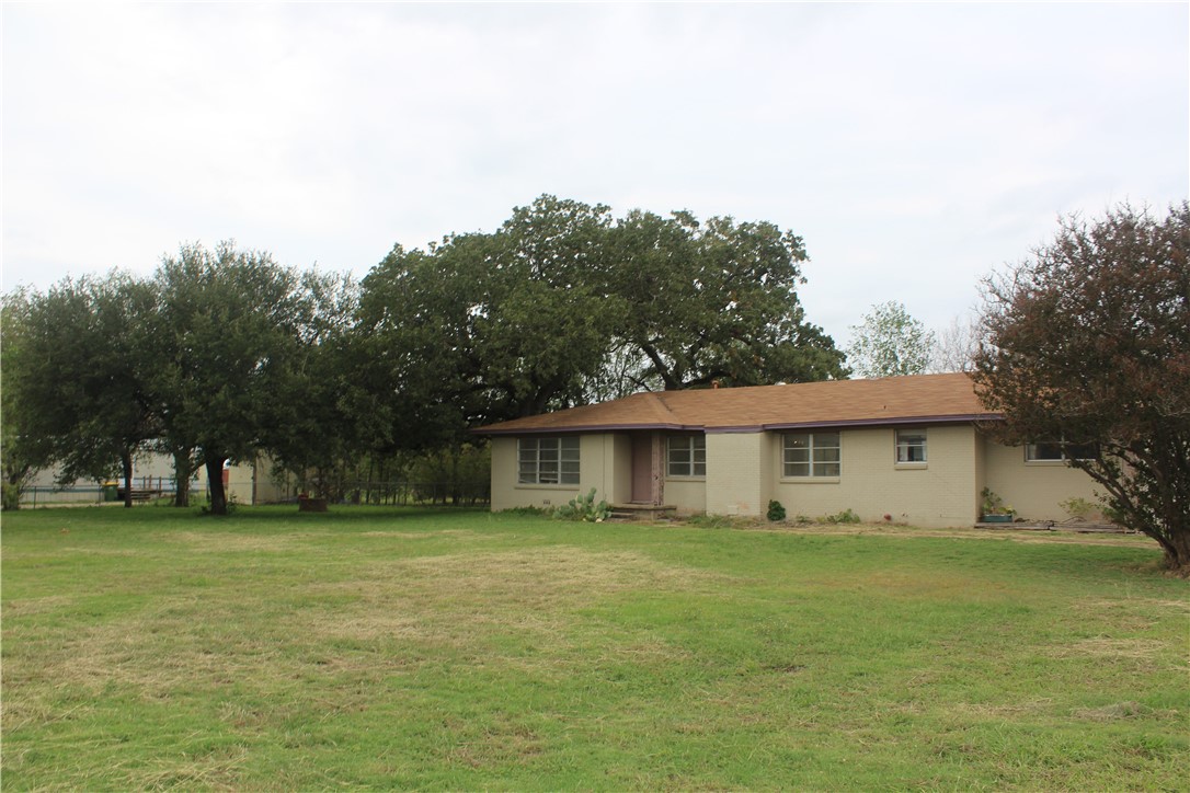 300 W Frederick Street Riesel TX 76682