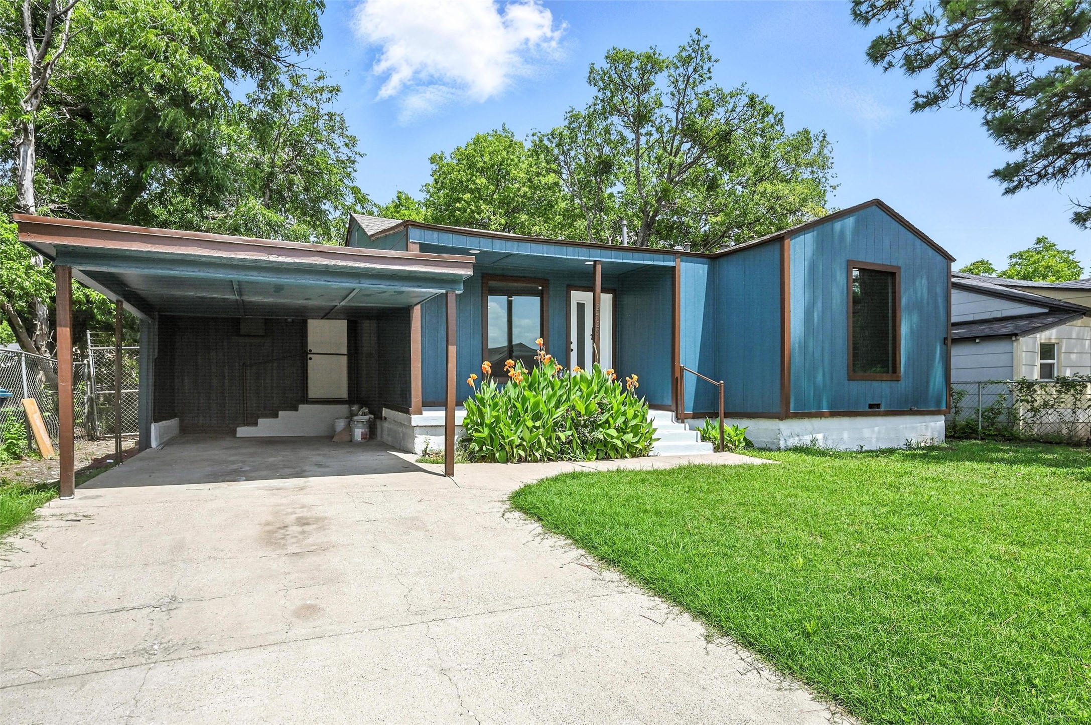 2729 Wallace Street Fort Worth TX 76105