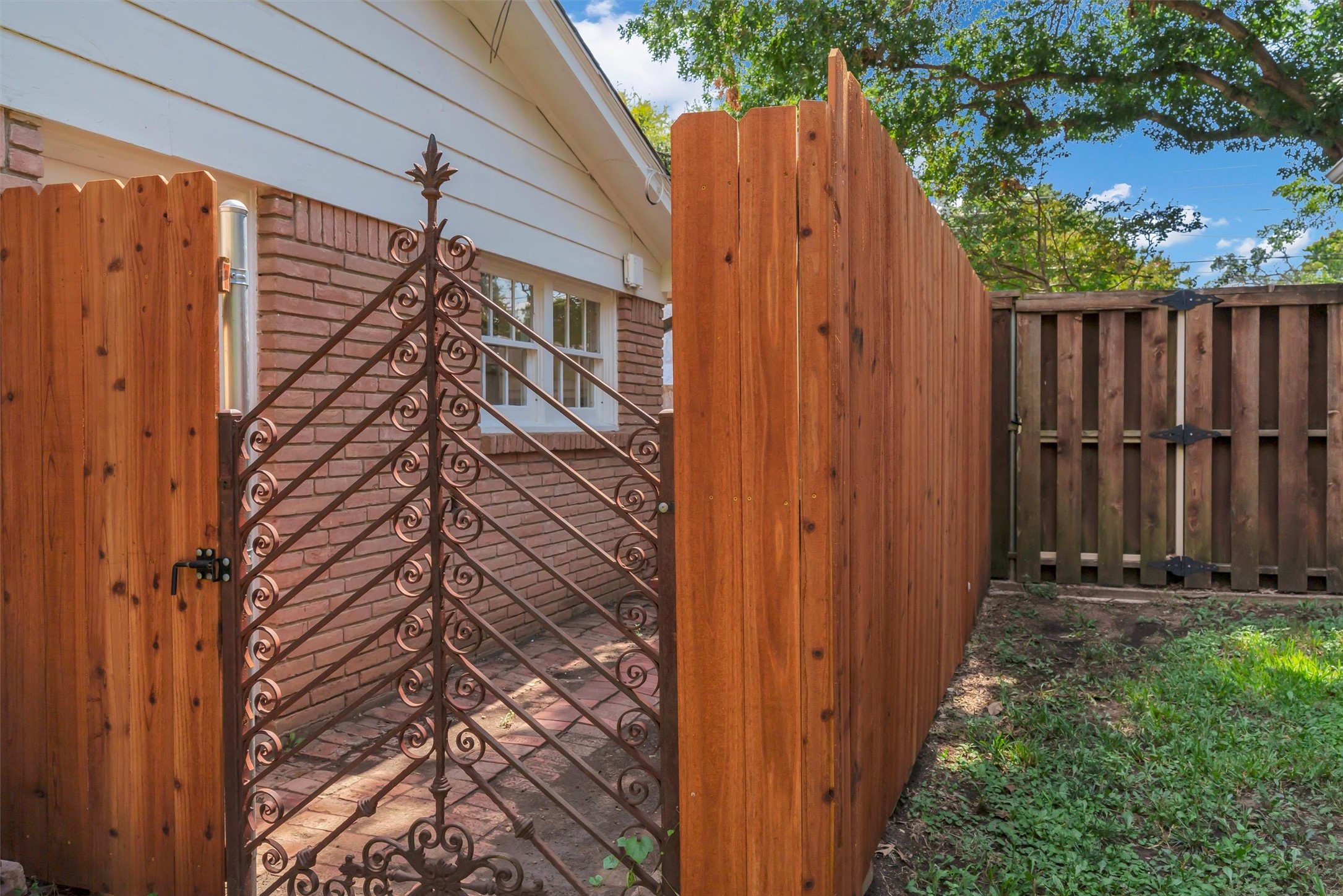 4137 Selkirk Drive W Fort Worth TX 76109
