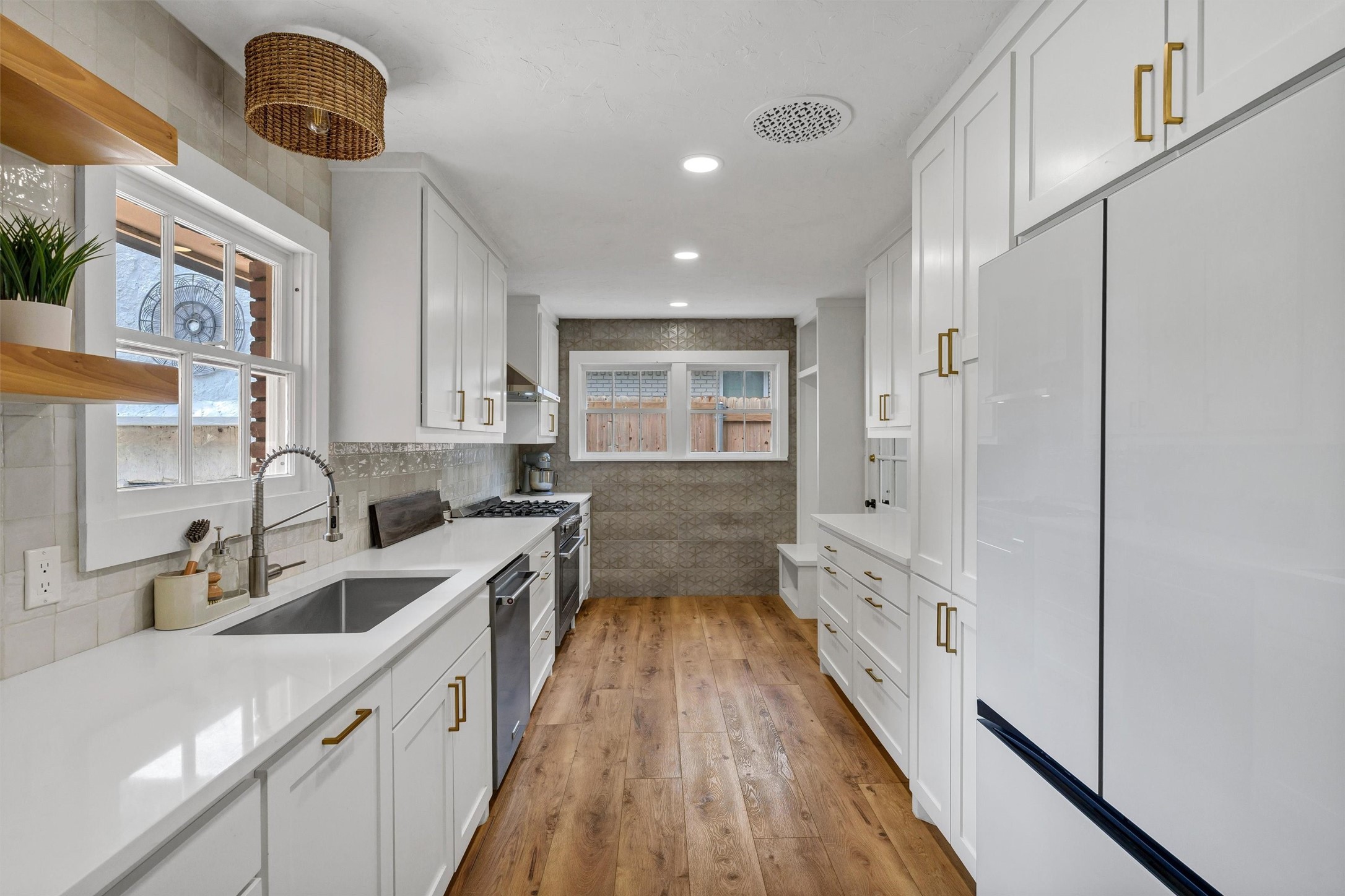 4137 Selkirk Drive W Fort Worth TX 76109