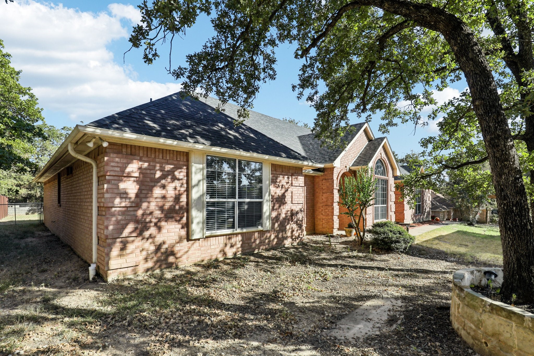 516 Shady Oaks Trail Burleson TX 76028