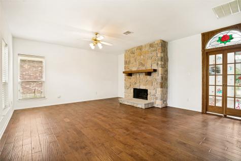 913 Bridgewater Lane Mesquite TX 75181