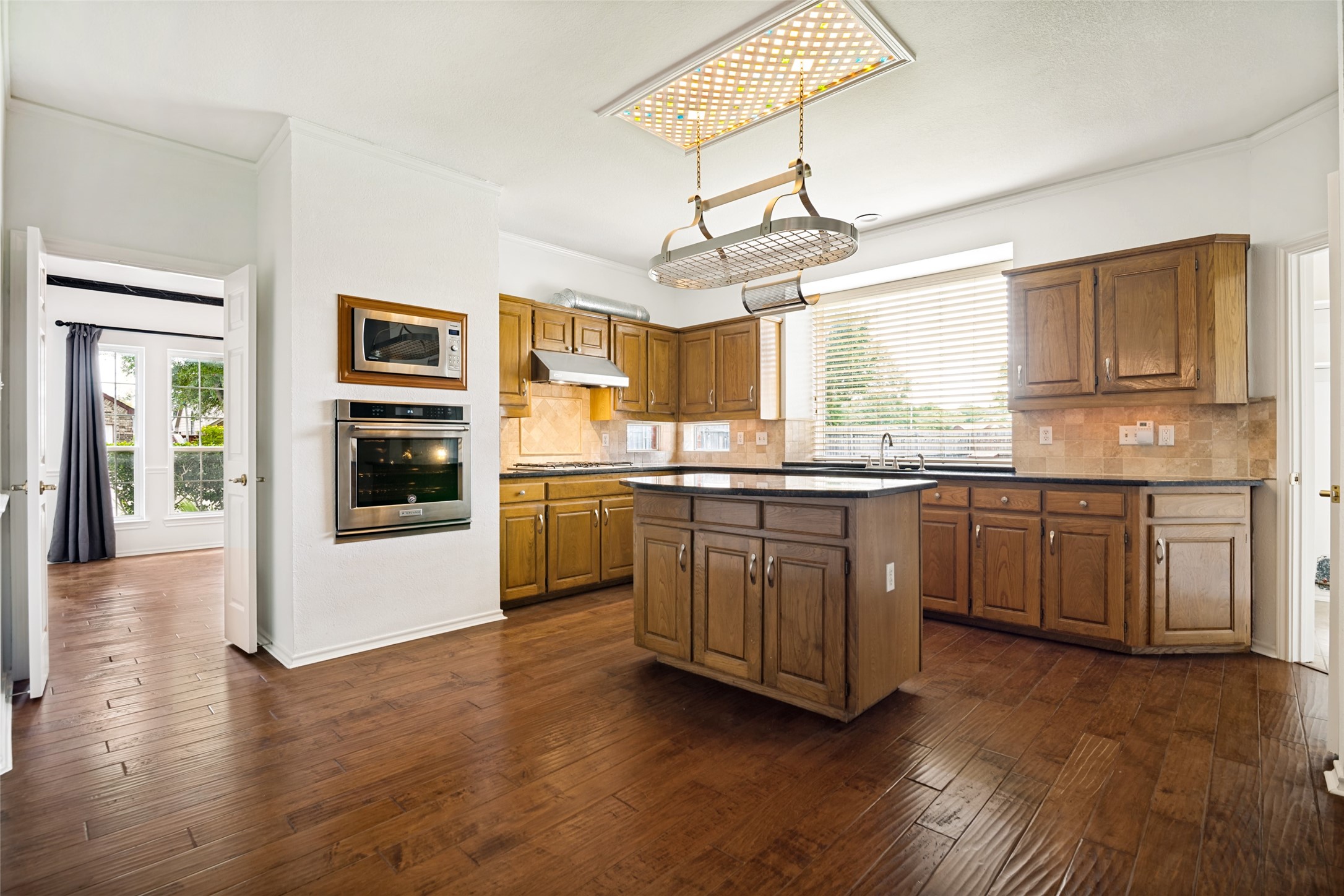 913 Bridgewater Lane Mesquite TX 75181