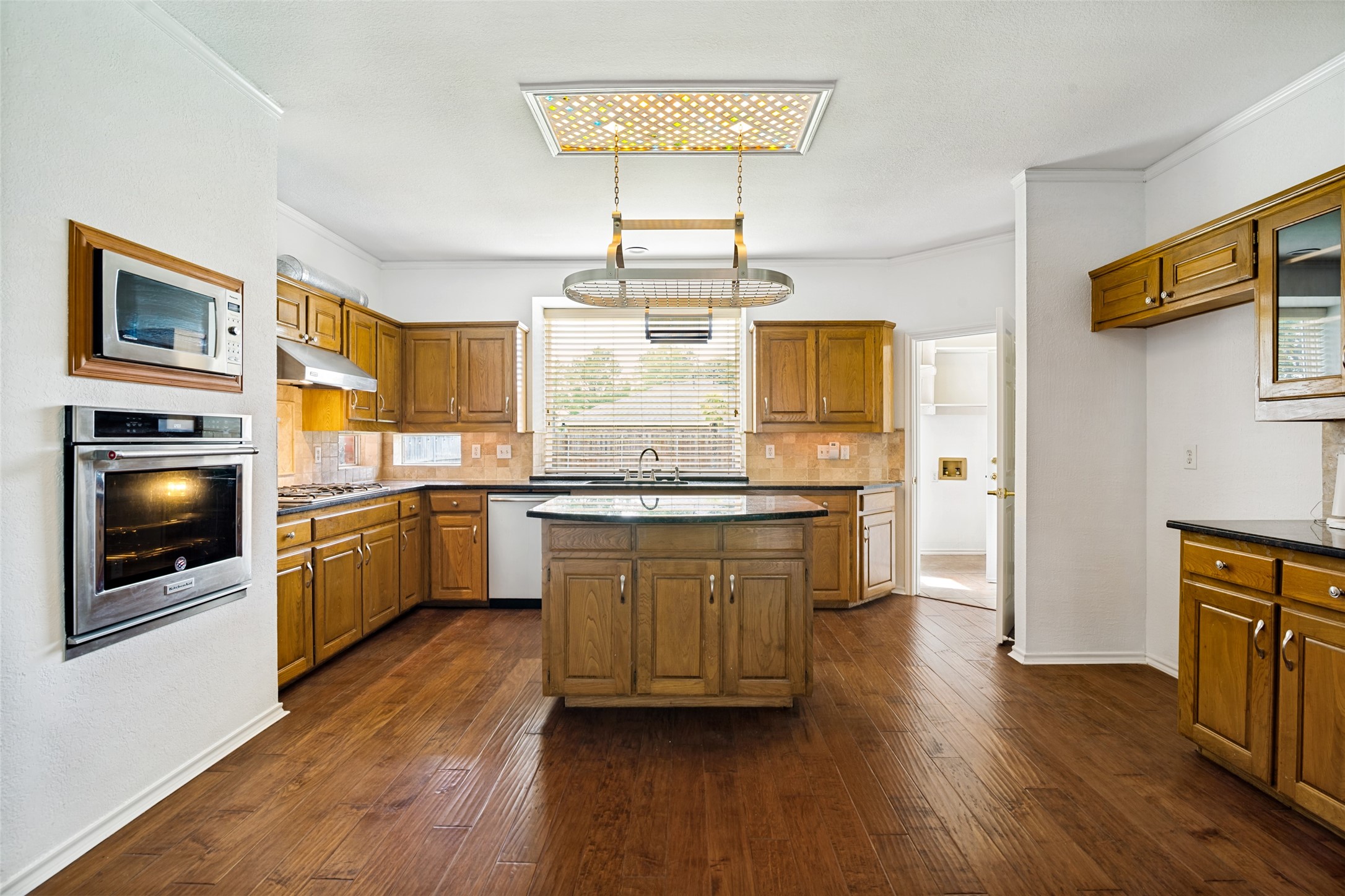 913 Bridgewater Lane Mesquite TX 75181