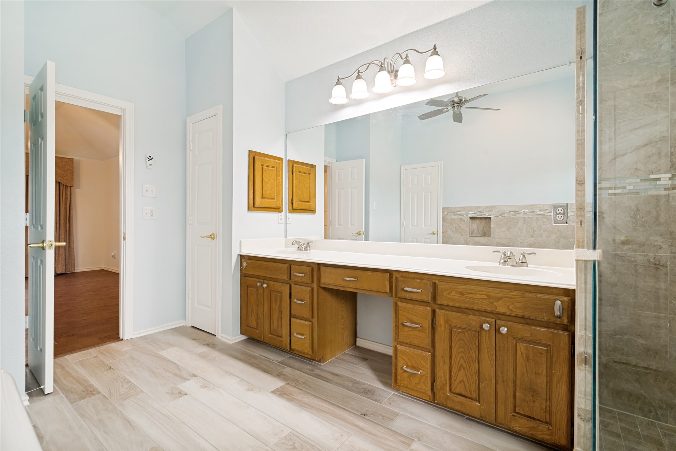913 Bridgewater Lane Mesquite TX 75181