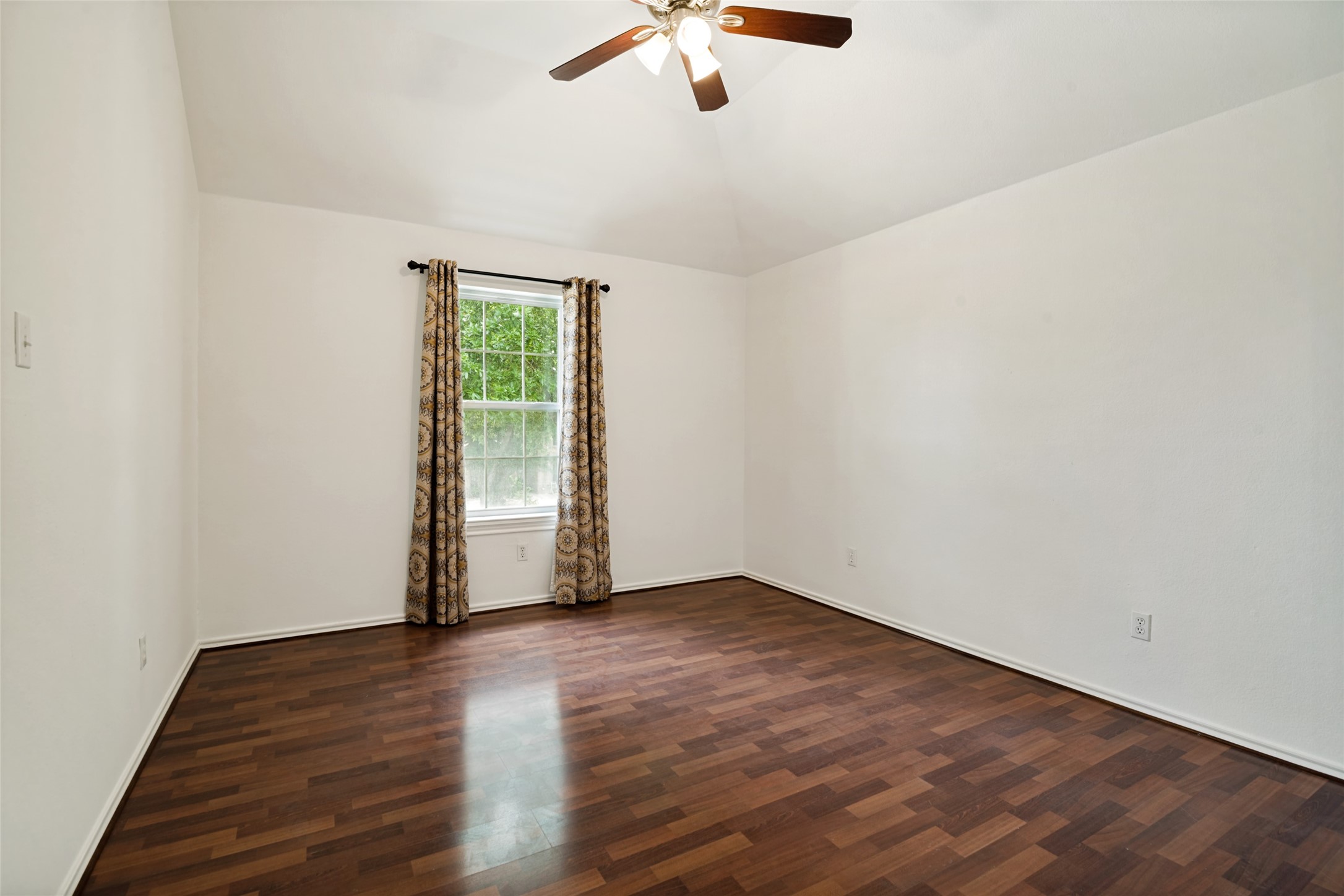 913 Bridgewater Lane Mesquite TX 75181