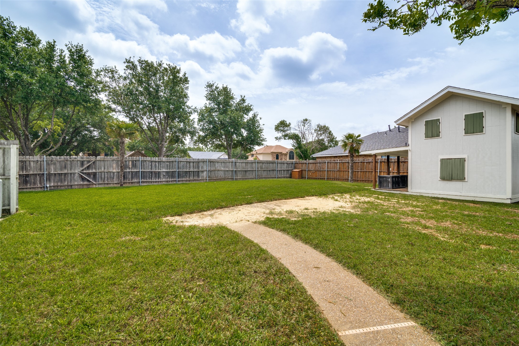 913 Bridgewater Lane Mesquite TX 75181