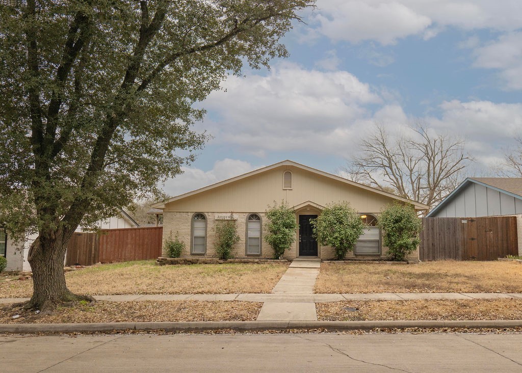 321 Ivy Way Garland TX 75043