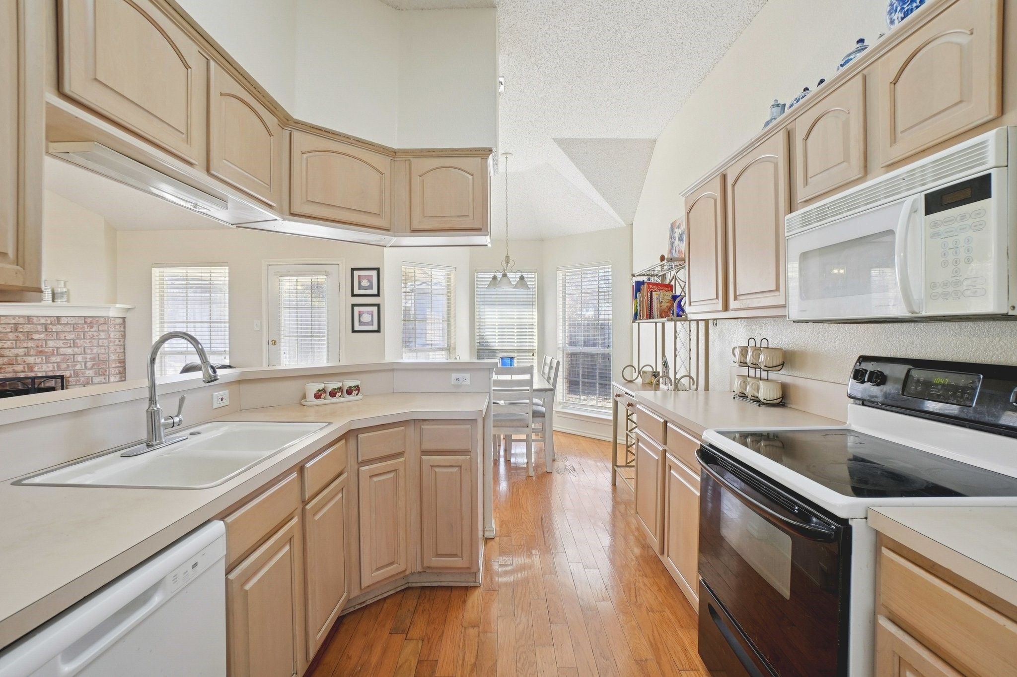1427 Shadow Run Weatherford TX 76086