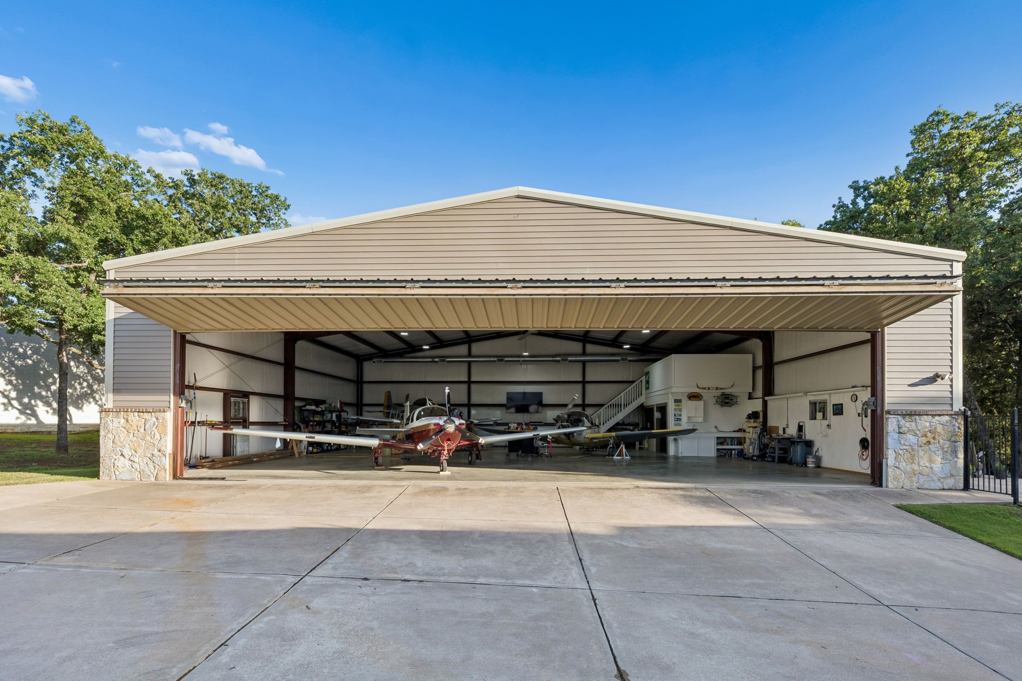 120 Hidden Valley Airpark Shady Shores TX 76208