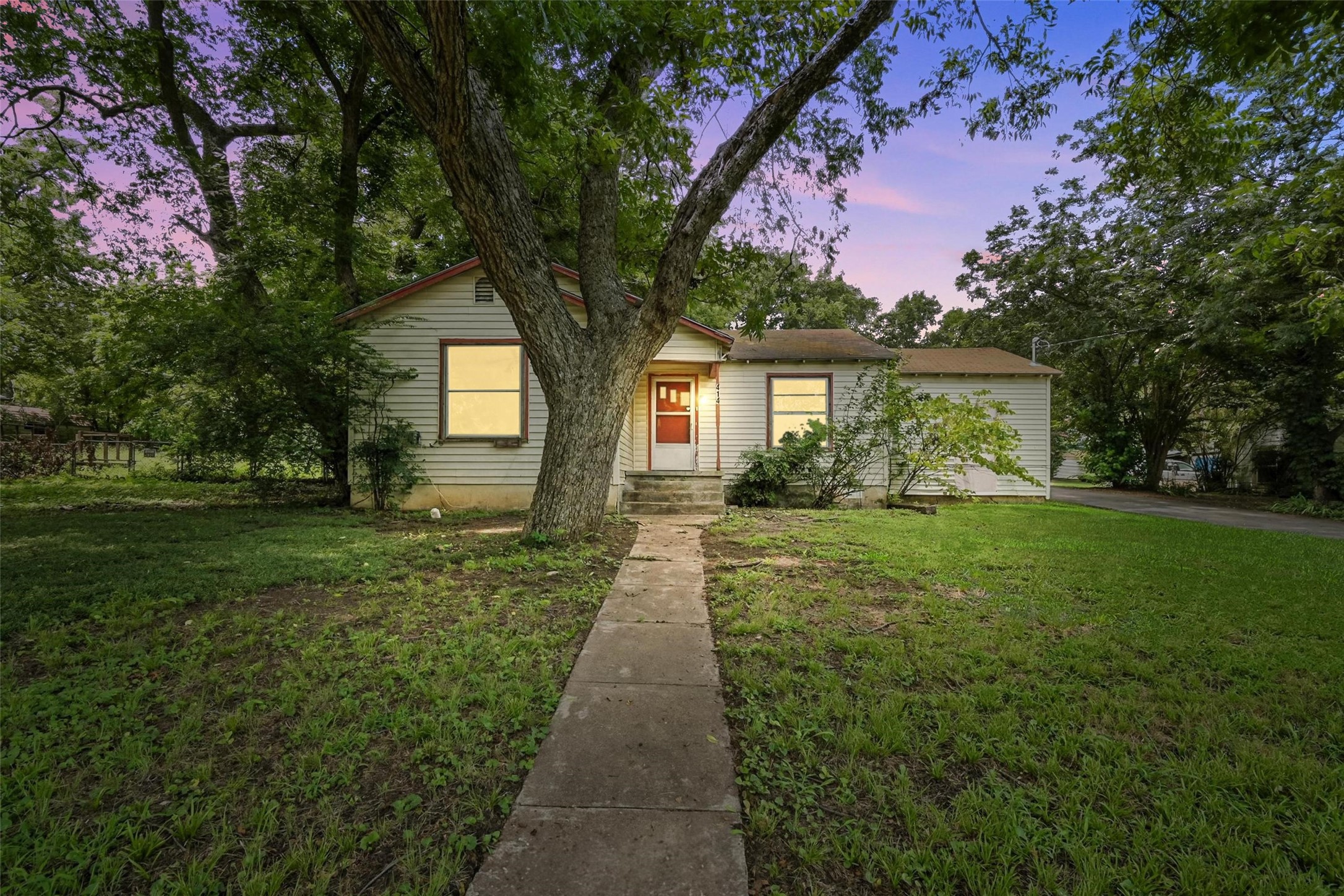 414 S Broadway Street Bells TX 75414