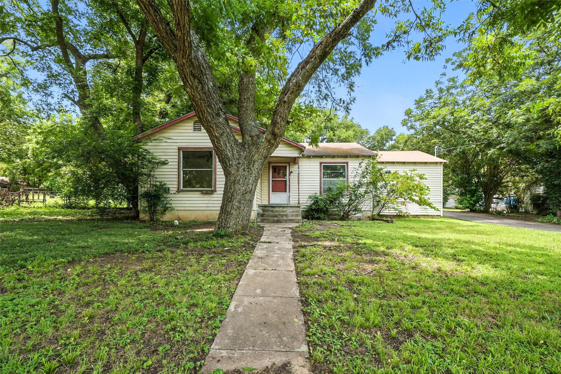 414 S Broadway Street Bells TX 75414