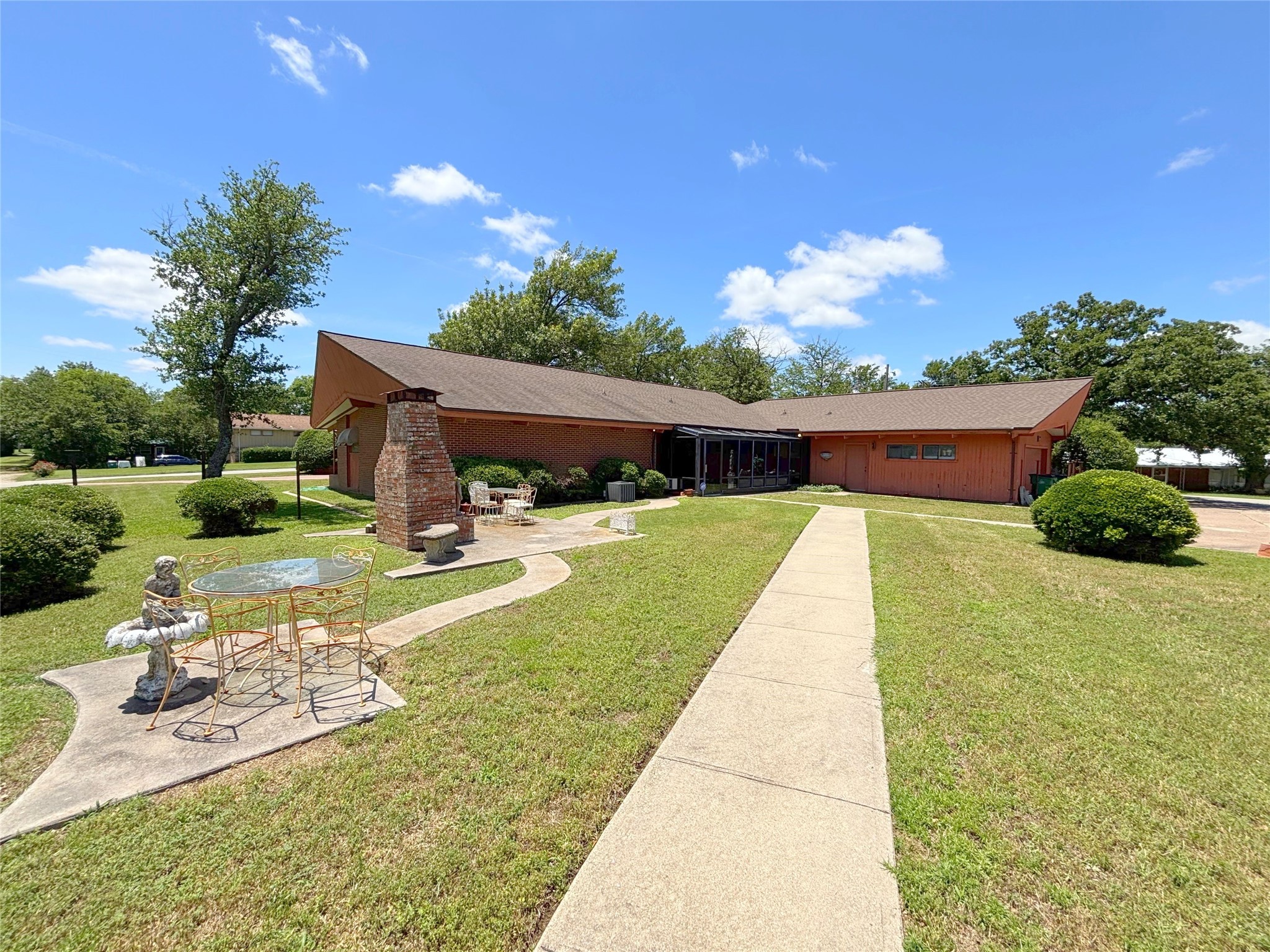 905 Bennett Drive Bowie TX 76230