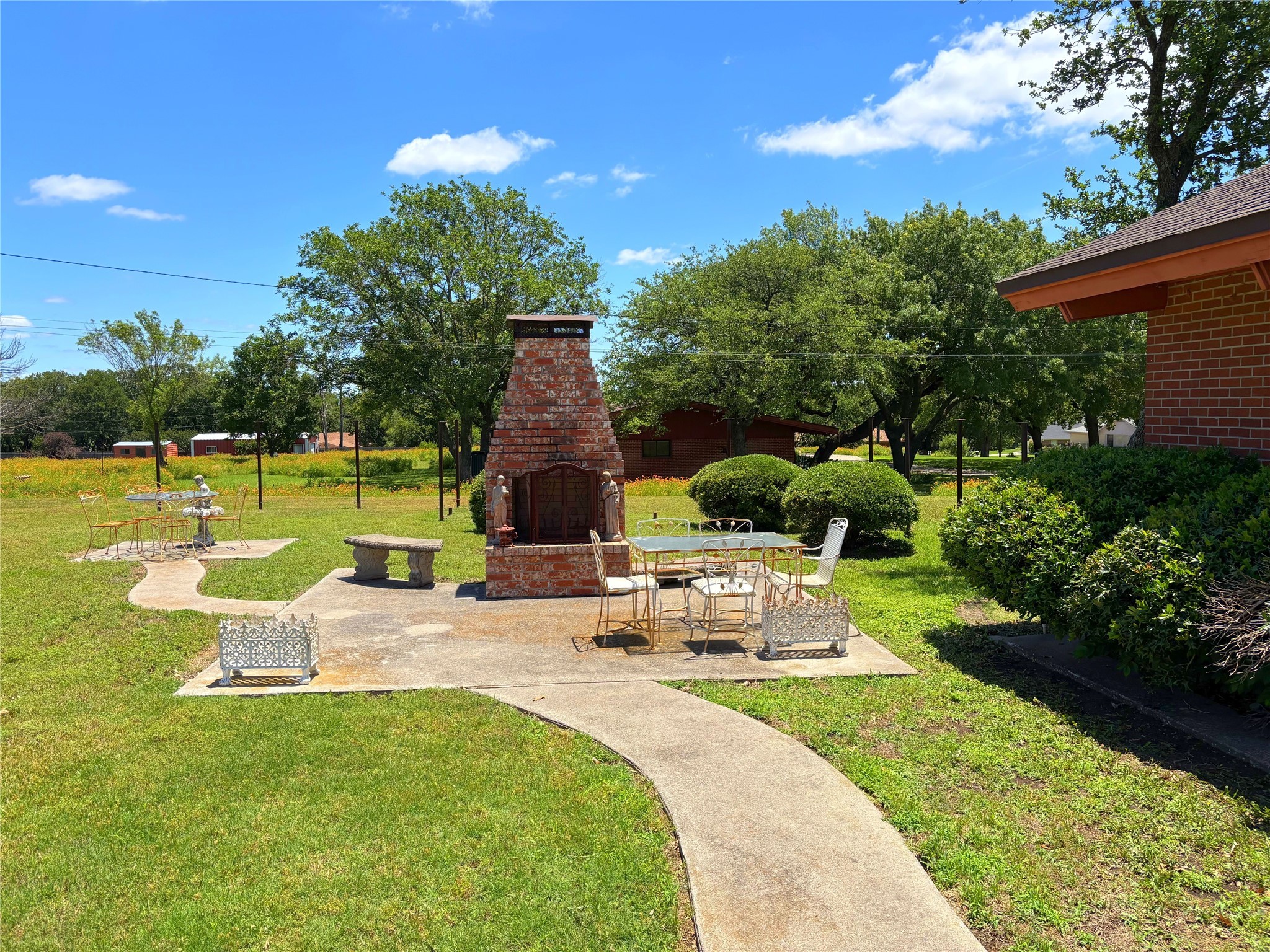 905 Bennett Drive Bowie TX 76230