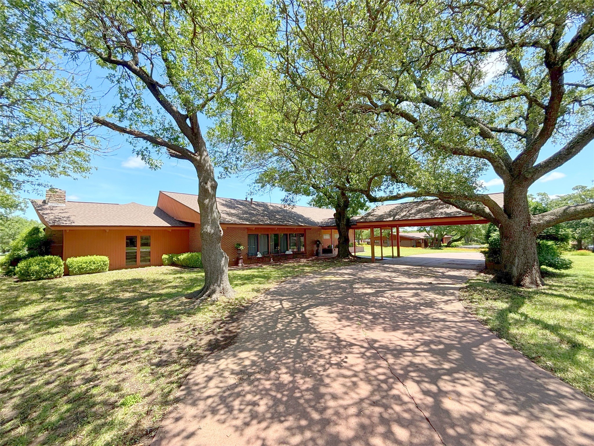 905 Bennett Drive Bowie TX 76230