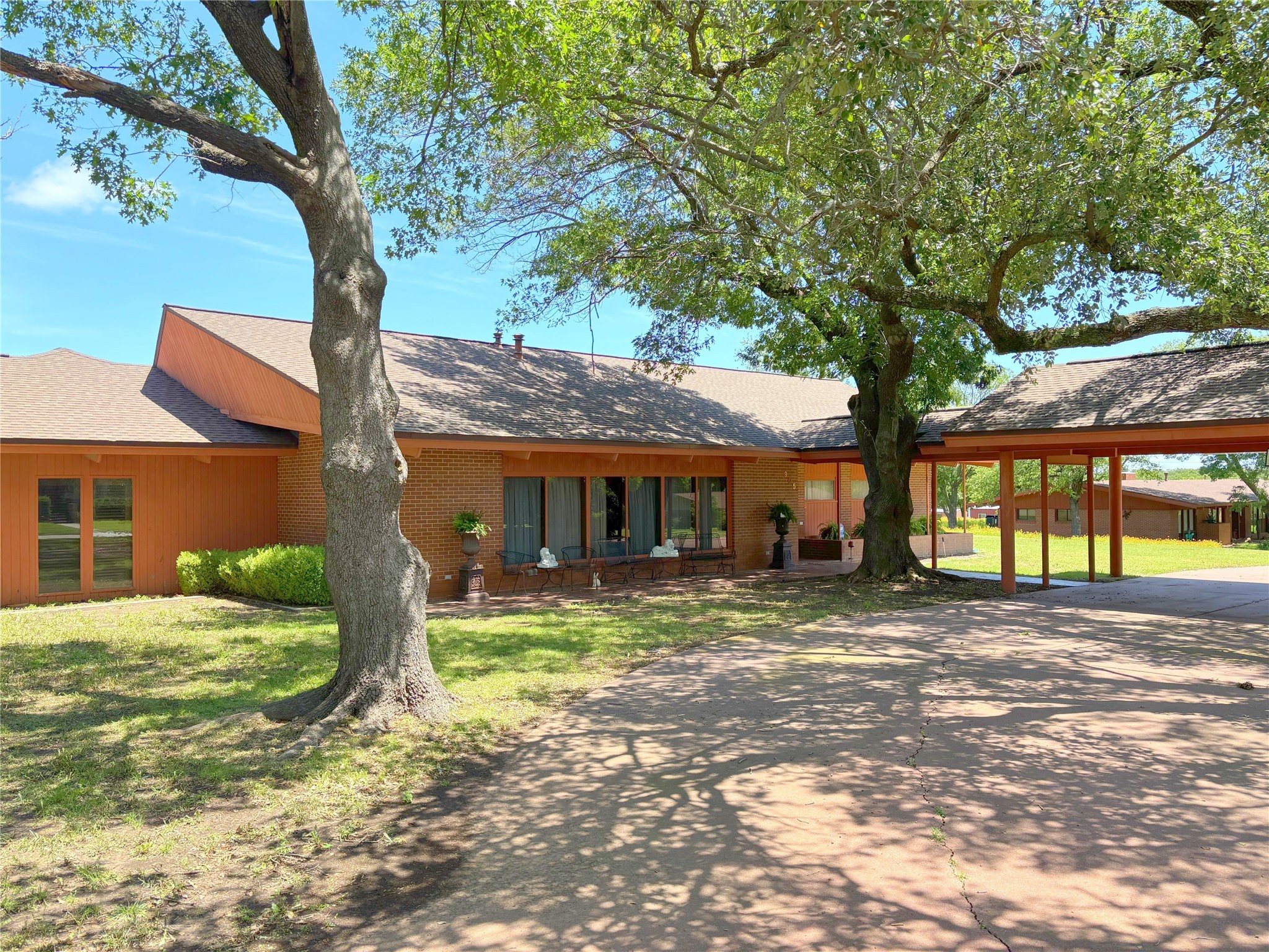 905 Bennett Drive Bowie TX 76230