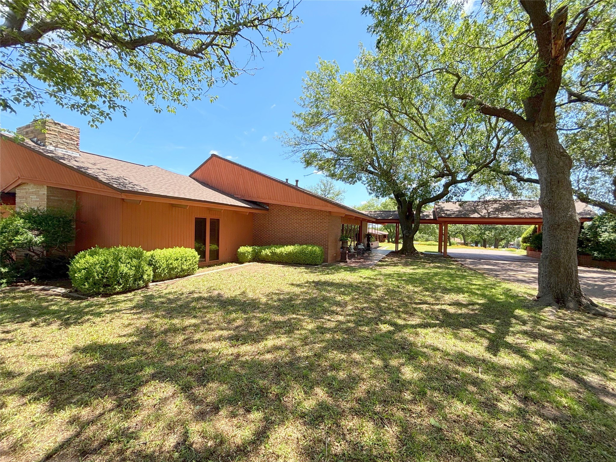 905 Bennett Drive Bowie TX 76230