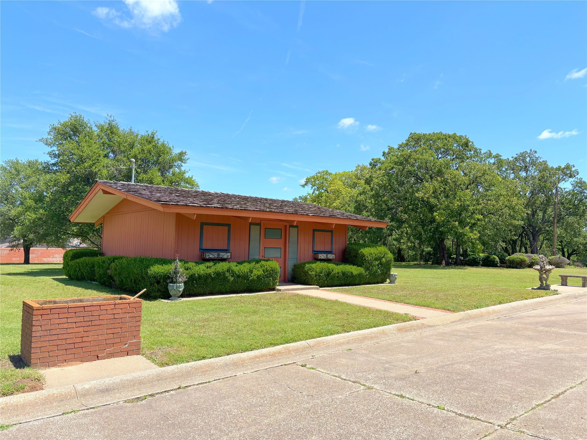 905 Bennett Drive Bowie TX 76230