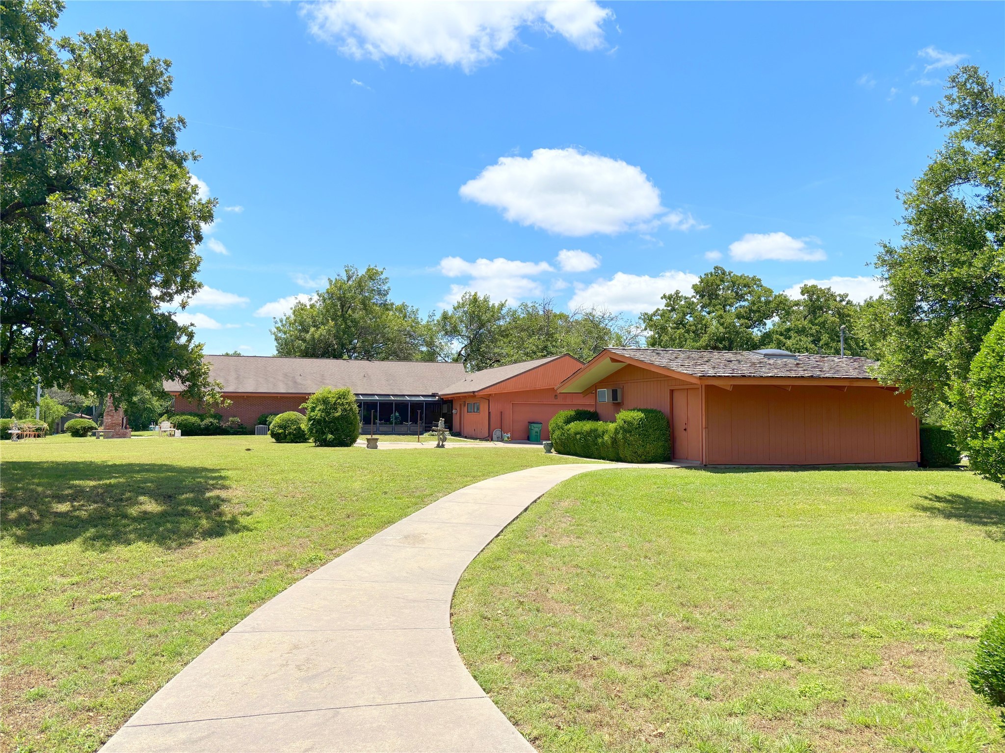 905 Bennett Drive Bowie TX 76230