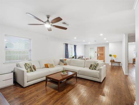 814 Westmount Avenue Dallas TX 75211