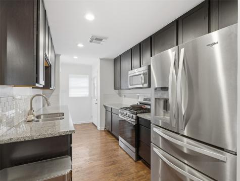 814 Westmount Avenue Dallas TX 75211