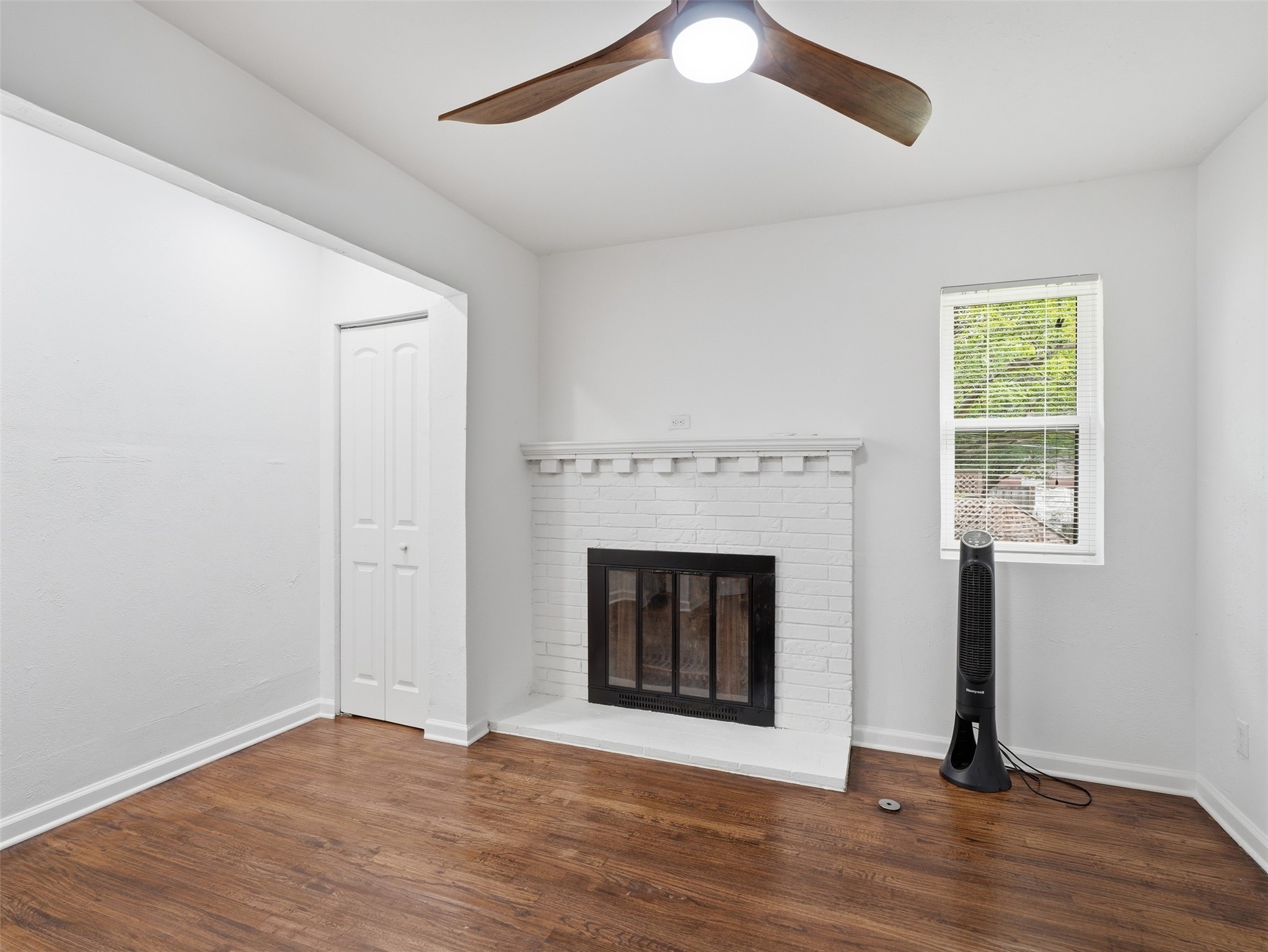 814 Westmount Avenue Dallas TX 75211