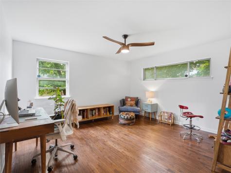 814 Westmount Avenue Dallas TX 75211