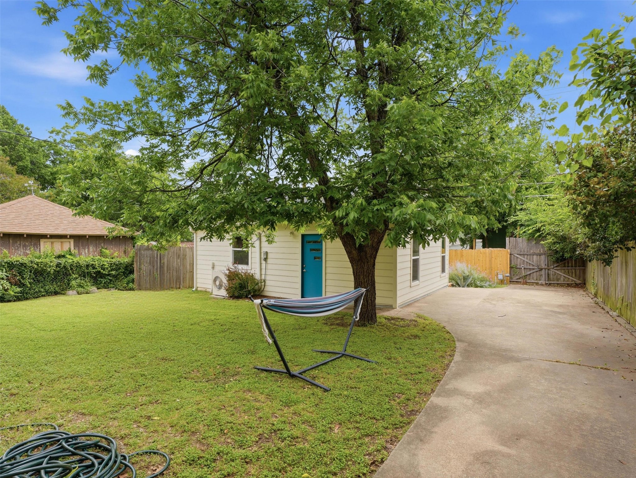 814 Westmount Avenue Dallas TX 75211