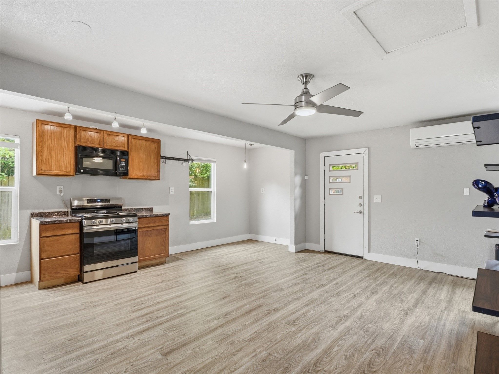 814 Westmount Avenue Dallas TX 75211