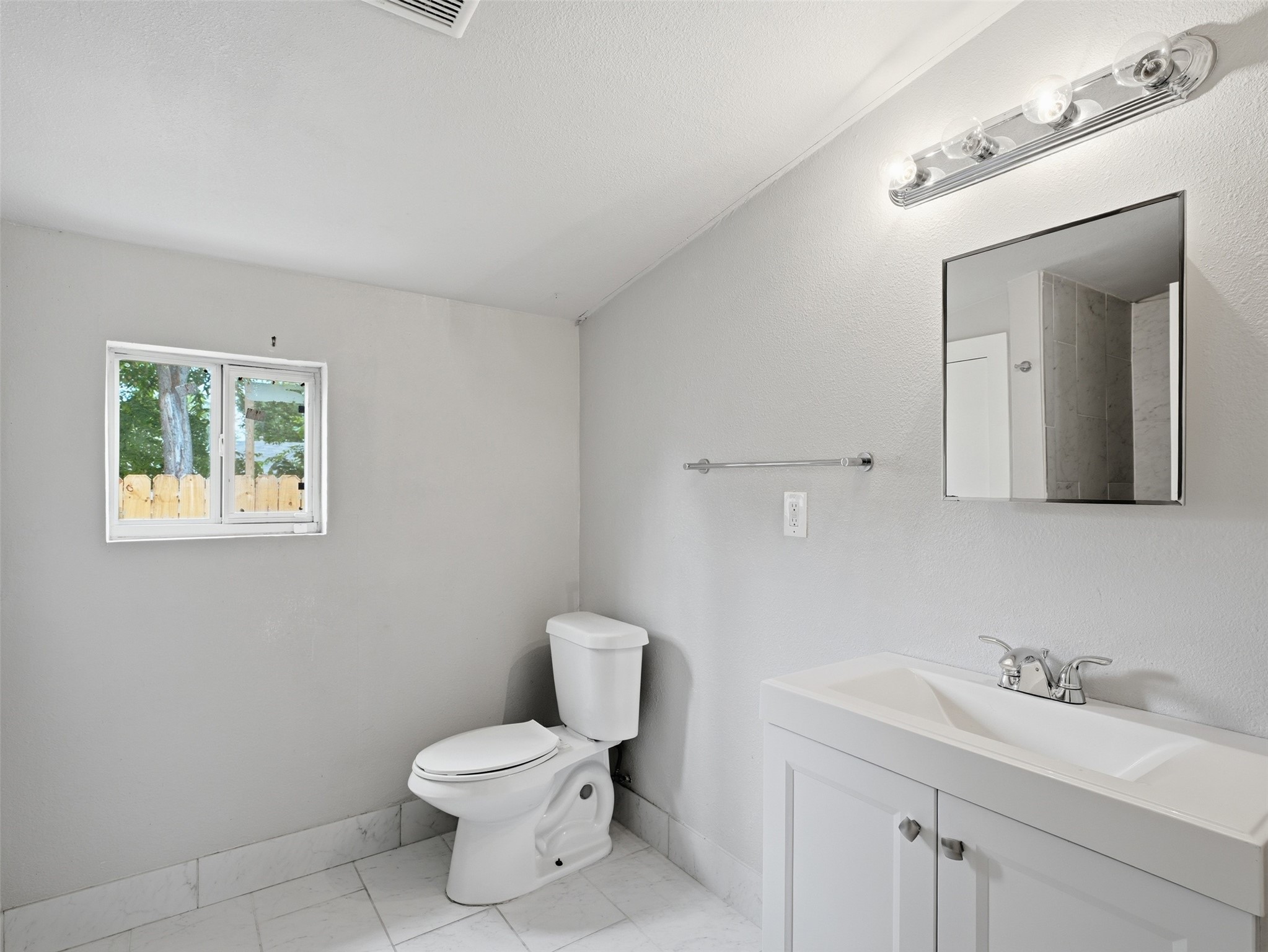 814 Westmount Avenue Dallas TX 75211