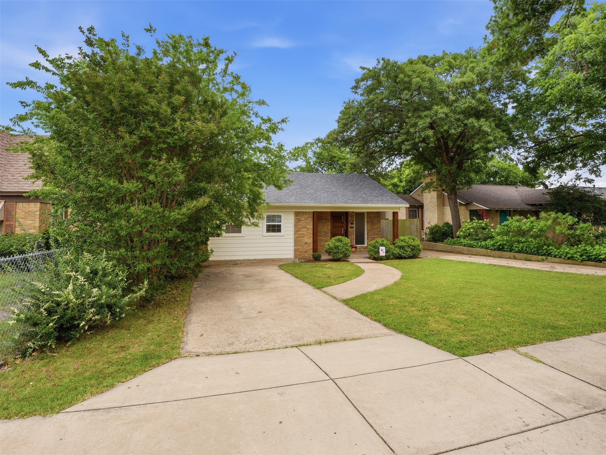814 Westmount Avenue Dallas TX 75211