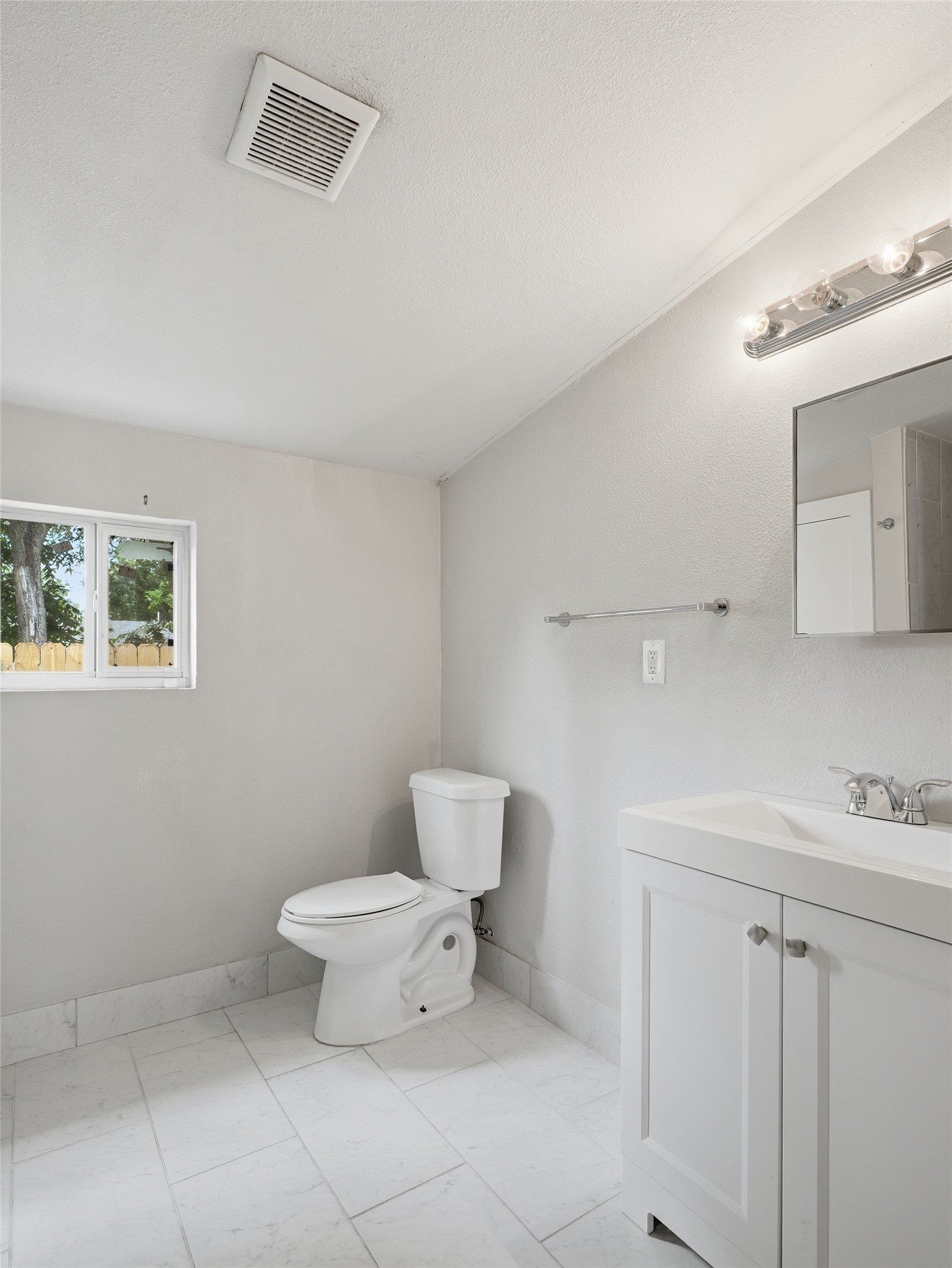 814 Westmount Avenue Dallas TX 75211