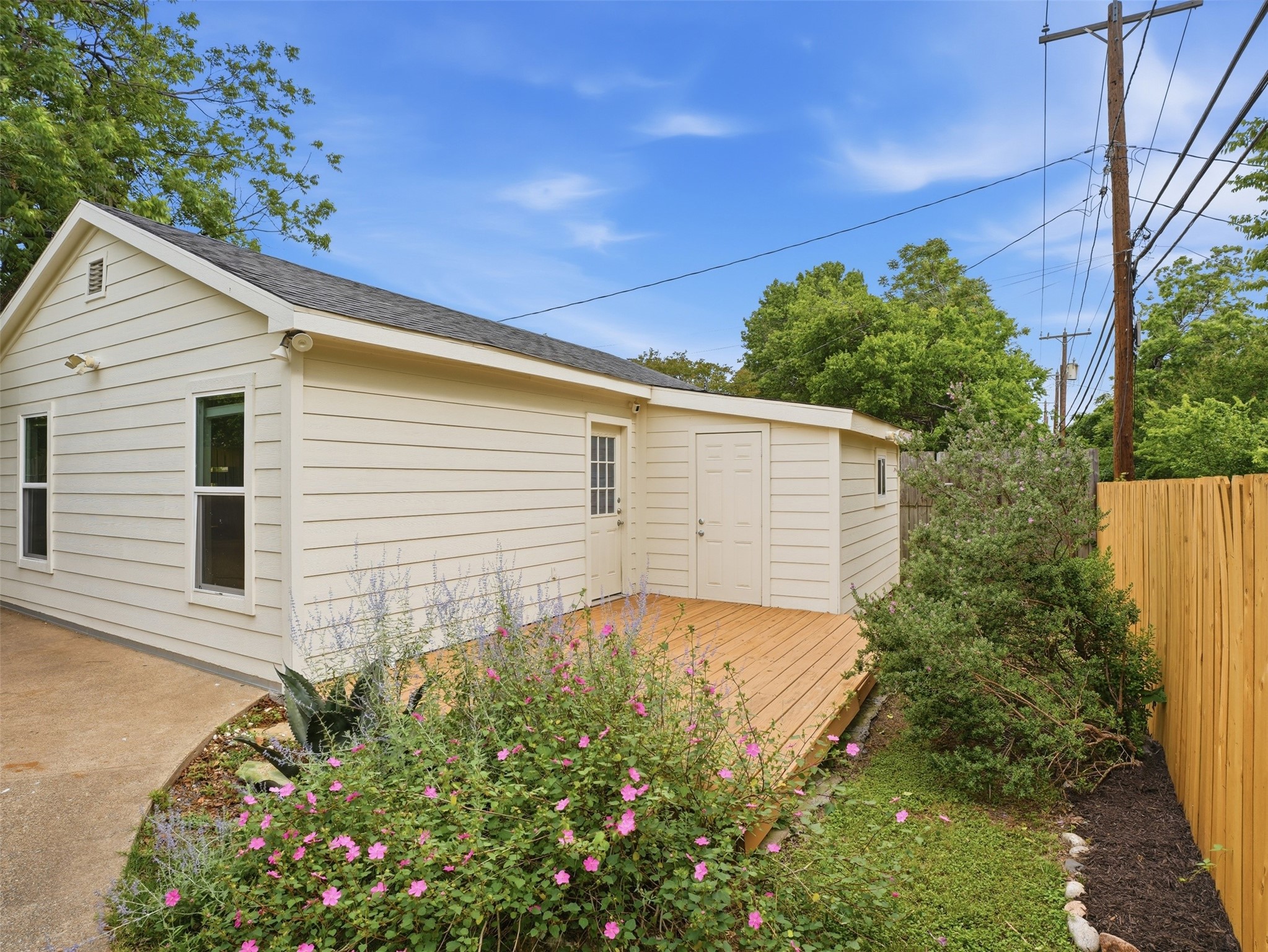 814 Westmount Avenue Dallas TX 75211