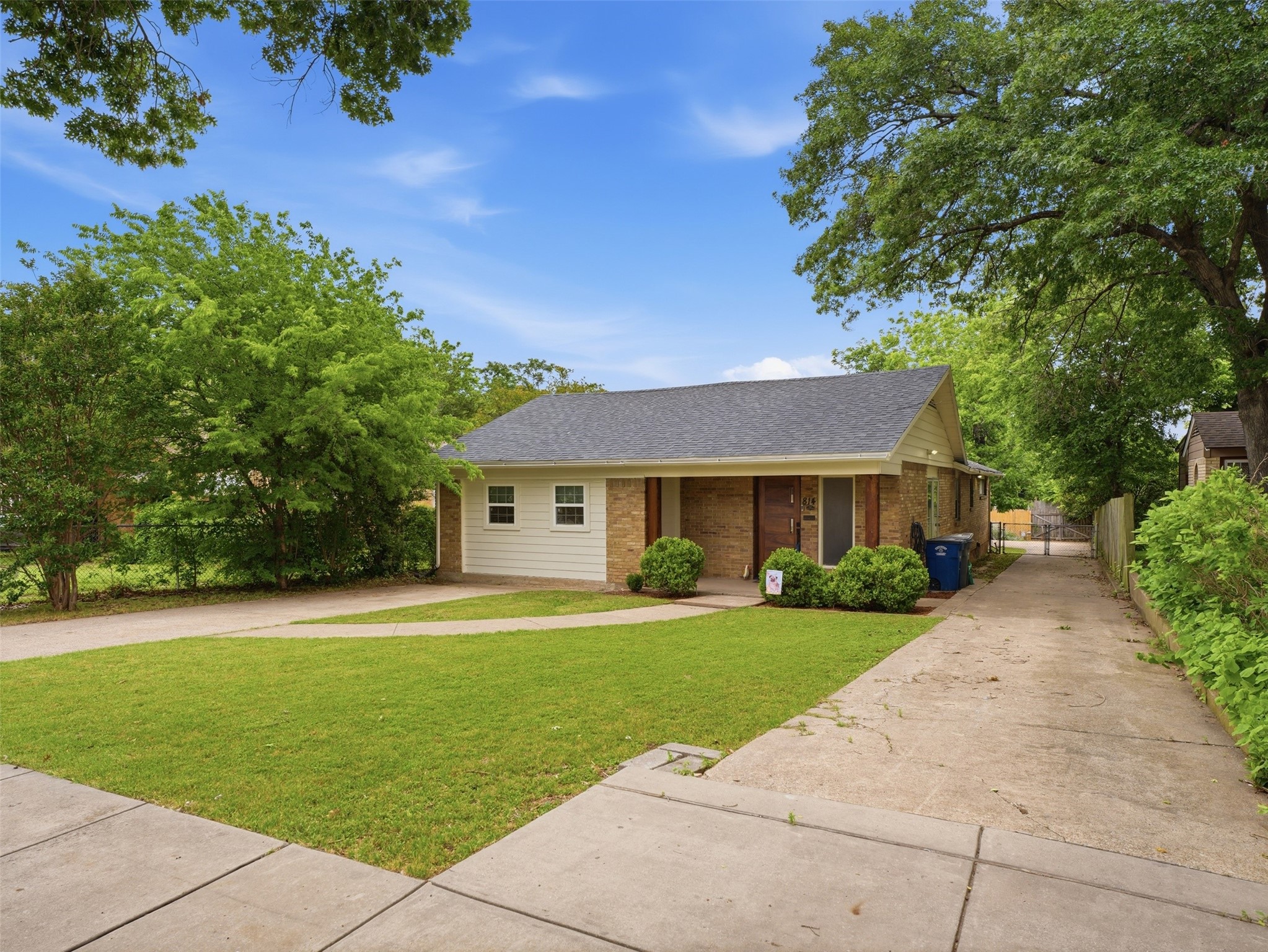 814 Westmount Avenue Dallas TX 75211