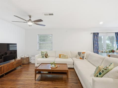 814 Westmount Avenue Dallas TX 75211