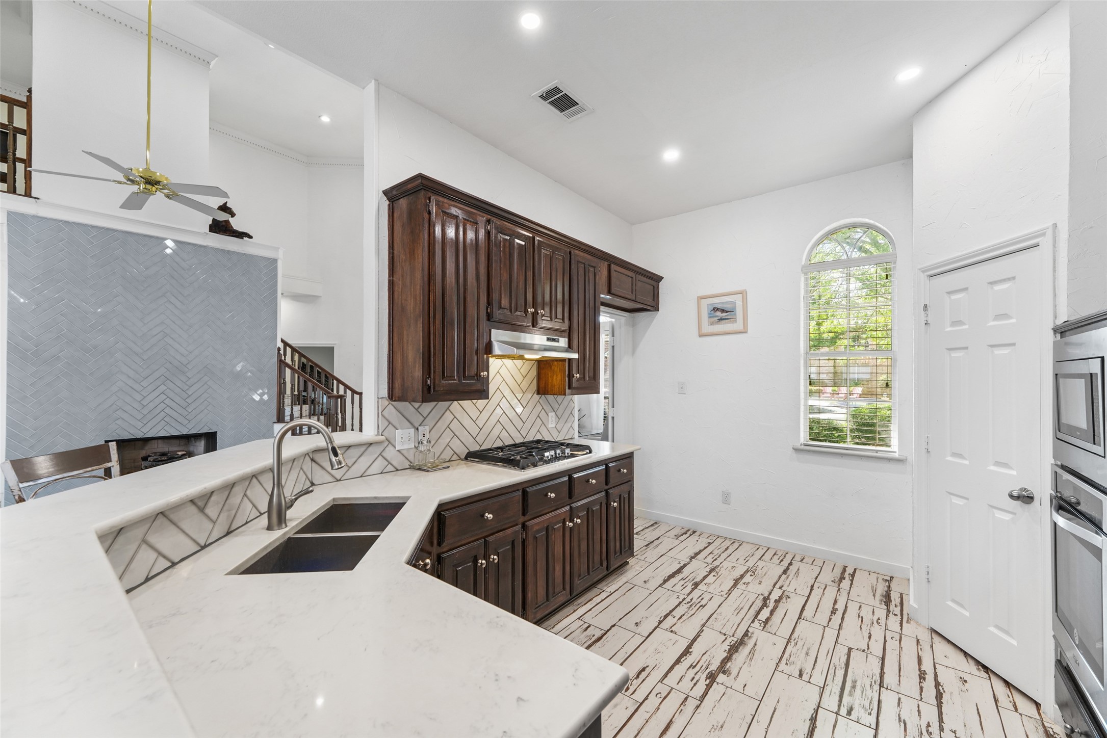 8901 Lakepointe Avenue Rowlett TX 75088