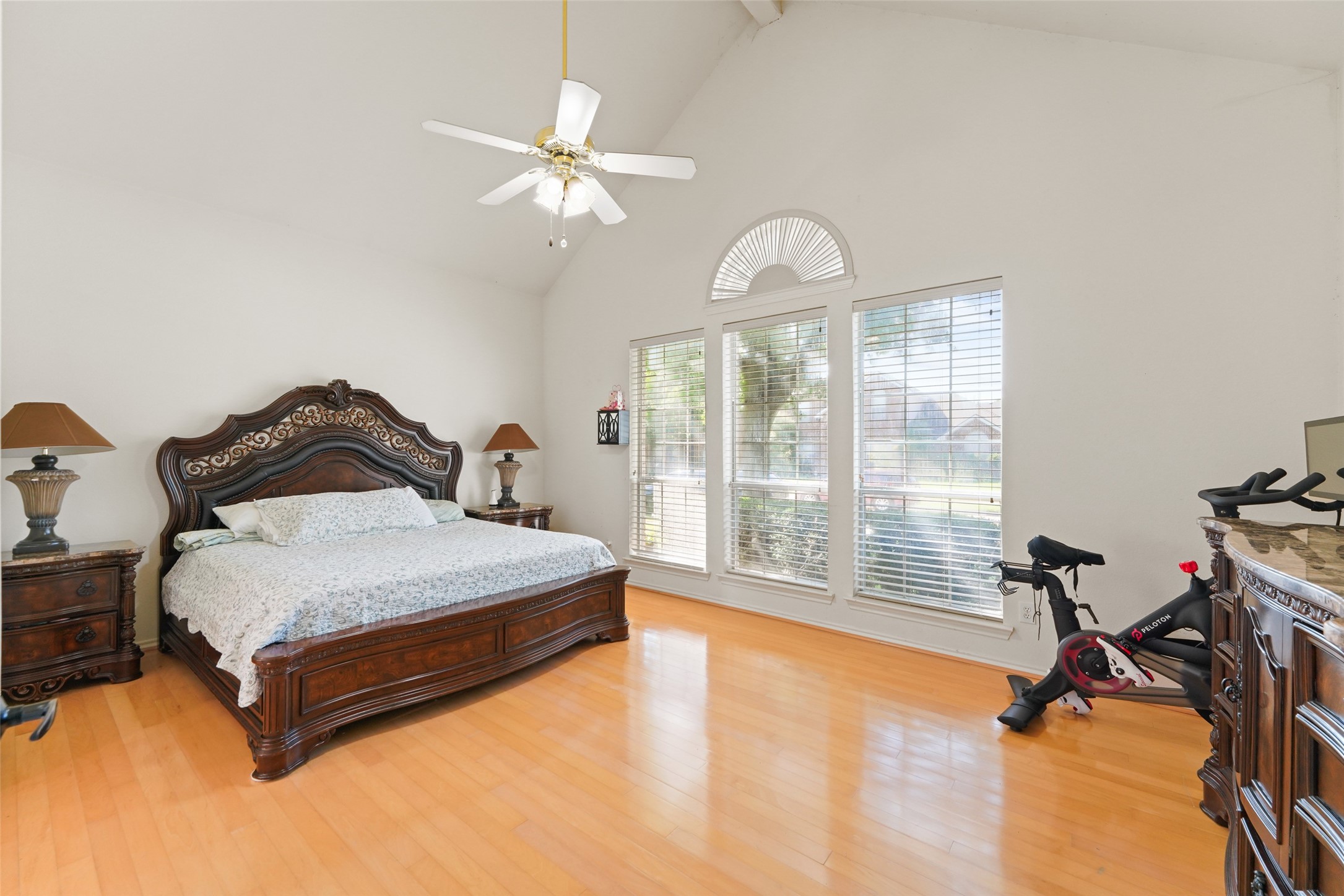 8901 Lakepointe Avenue Rowlett TX 75088