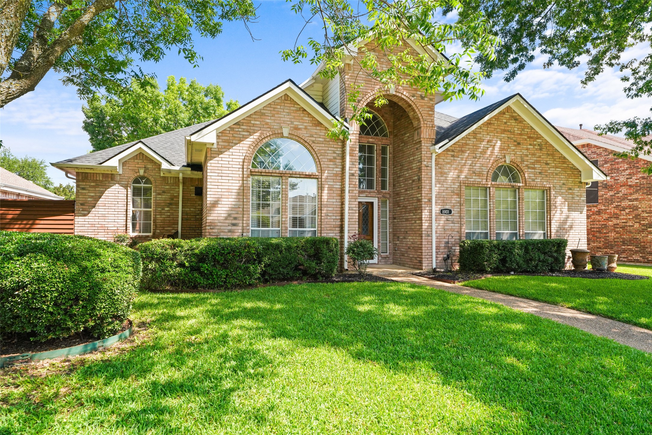 8901 Lakepointe Avenue Rowlett TX 75088