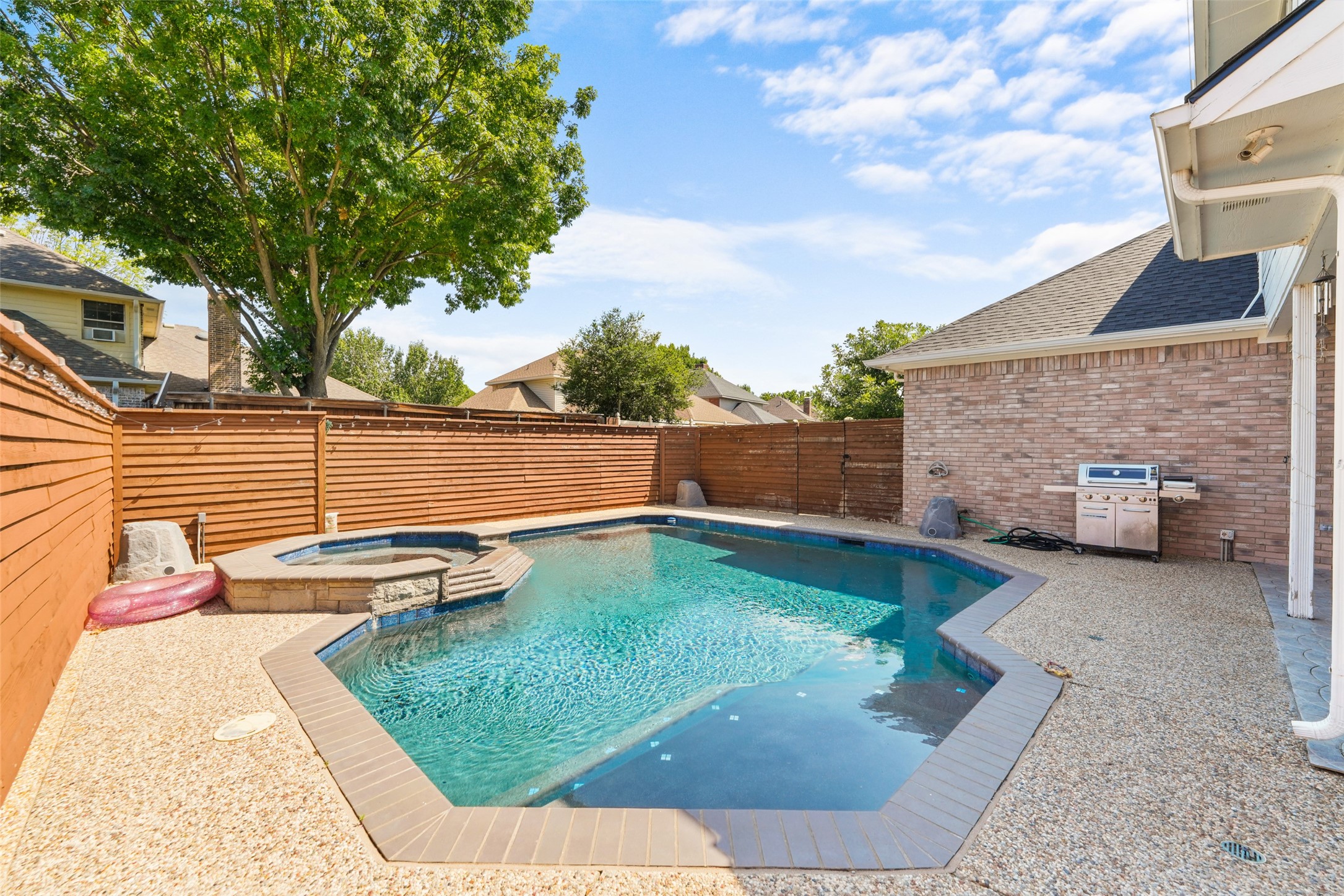 8901 Lakepointe Avenue Rowlett TX 75088